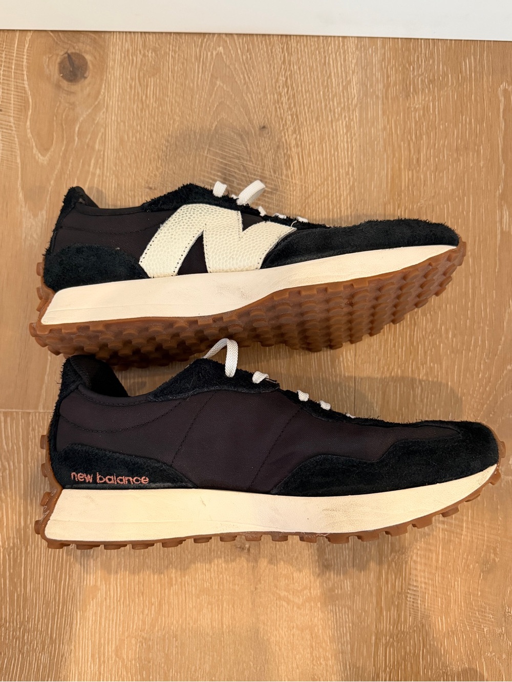 New Balance 327 Sneakers Size 9; Black/White - Picture 9 of 13
